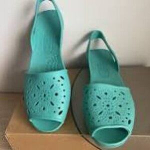 256) Kenneth Cole Reaction Women's Fine Eva Platform Wedge size 5